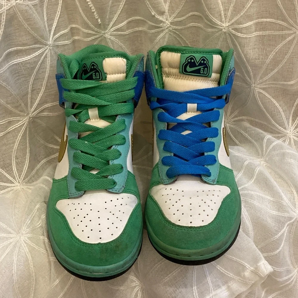 Nike Shoes - Picture 2 of 12